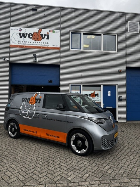 Bus van We-vi Elektrotechniek voor het bedrijfspand